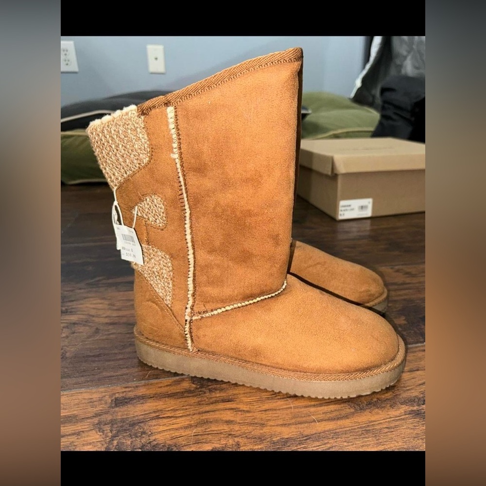 Woman's Air walk Boots ; Brand New with tags